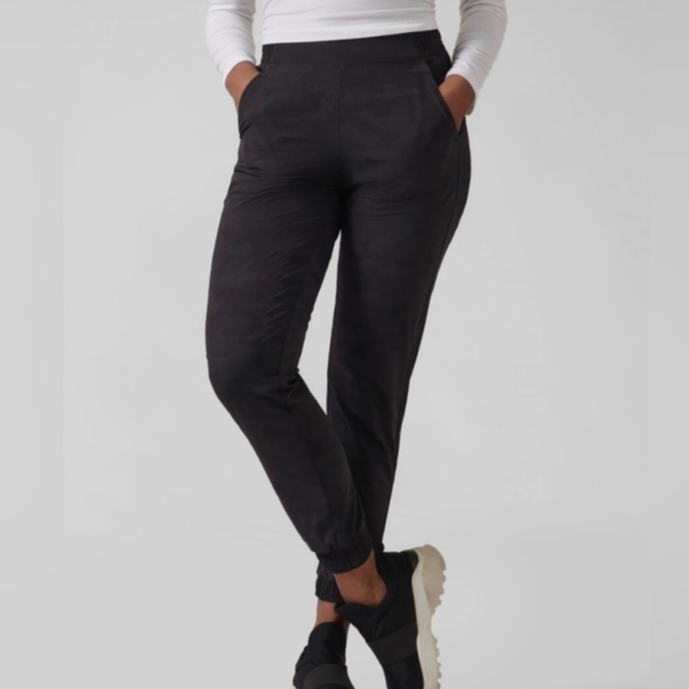 Athleta Brooklyn Lined Camo Jogger